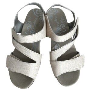 Propét Womens Beige Cork Wedge Sandals W/Adjustable Straps & Leather Upper 7.5M